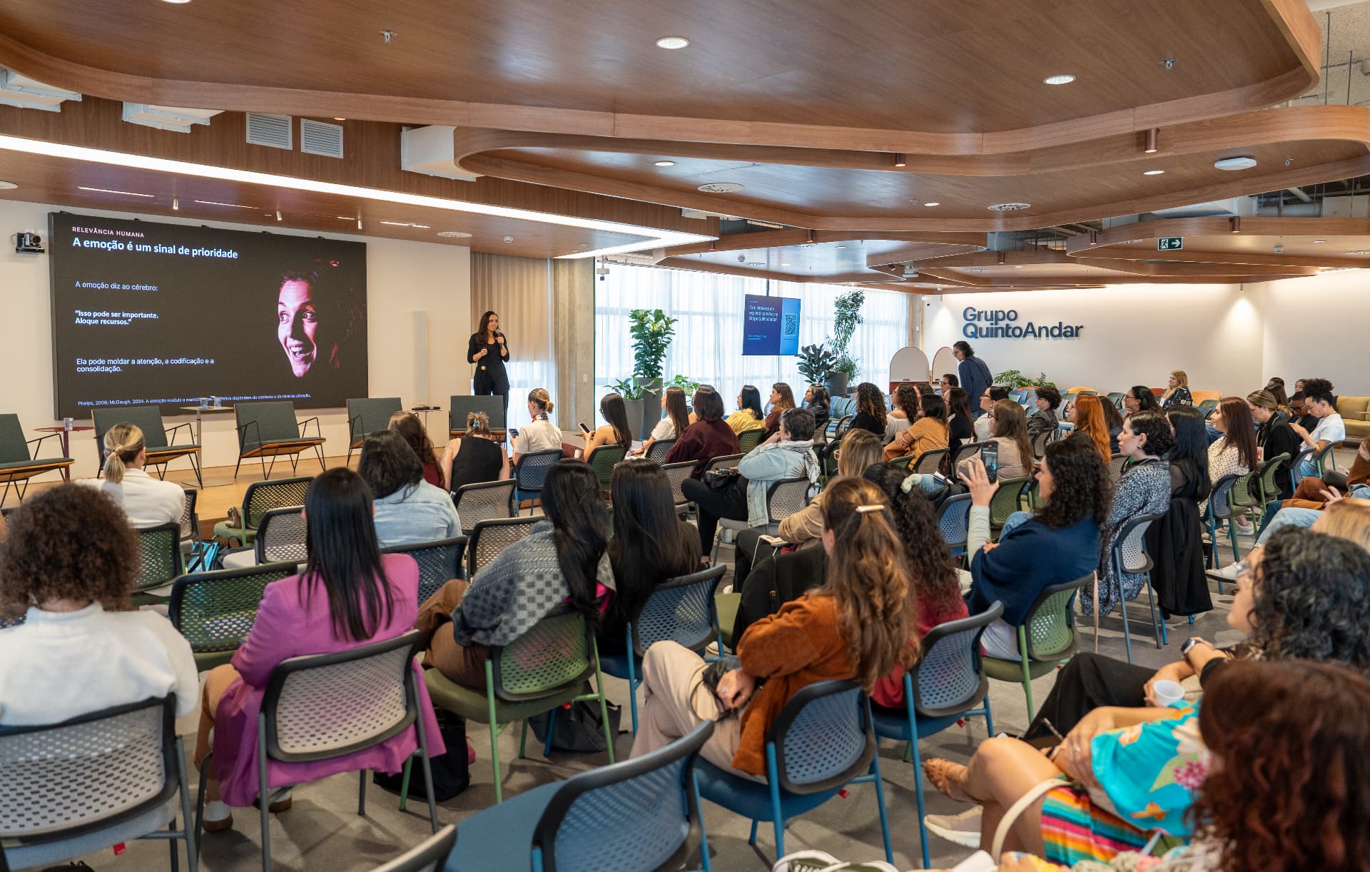 Foto — Palestra na primeira edição do AI Festival Women